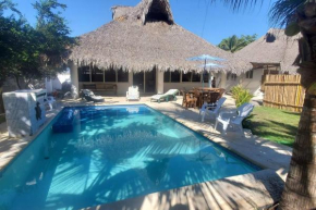 Luna di Mare monterrico beach paradise CASA ENTERA 3 dormitorios con AC piscina privada a 30 metros del mar acceso directo al mar a unos pasos